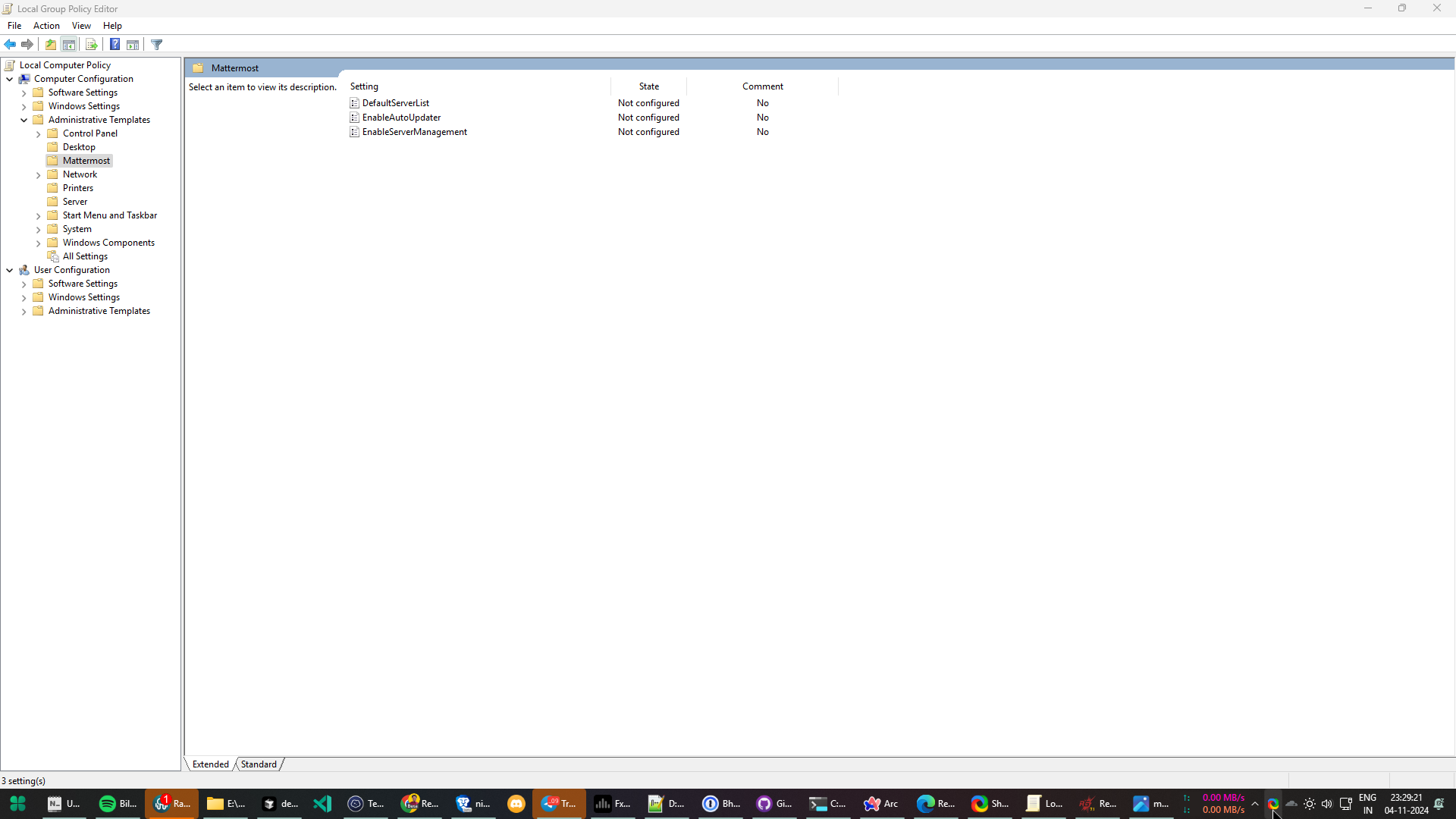 Edit group policy 창에서 Local Computer Policy > Computer Configuration > Administrative Templates > Mattermost로 이동합니다. 예를 들어 앱 실행 시 표시할 기본 서버를 설정하려면 DefaultServerList를 두 번 클릭해 시작합니다.